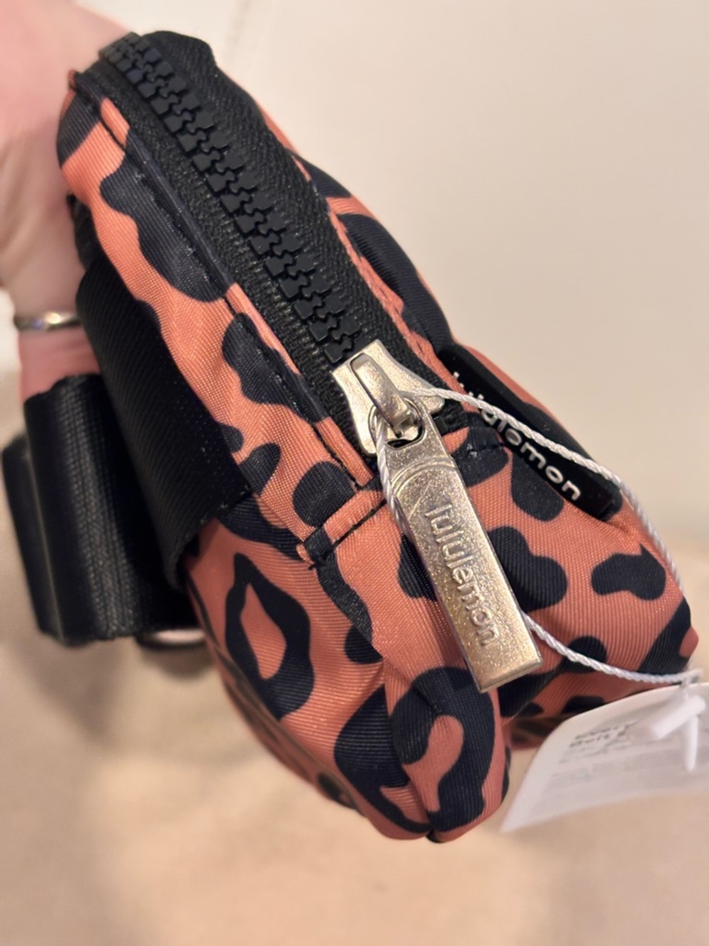 Lululemon ‘Leopard Shift Midi Desert’ Everywhere Belt Bag NWT - Picture 5 of 10